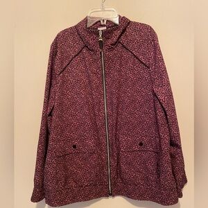 Chico’s Zenergy Cheetah Print Jacket.  Long Sleeves and
Front Pickets. Size 3.